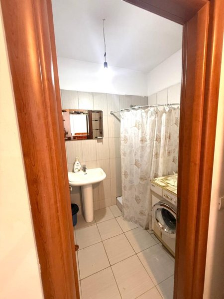 Tirane, jepet me qera apartament 1+1 Kati 9, 70 m² 400 €