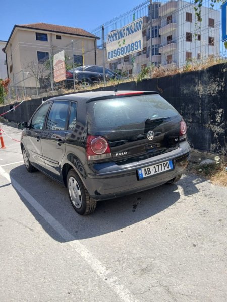 Tirane, shitet makine Volkswagen Benzin, e zeze automatik Kondicioner 2.400 km 4.800 €