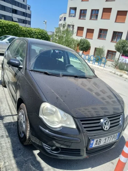 Tirane, shitet makine Volkswagen Benzin, e zeze automatik Kondicioner 2.400 km 4.800 €