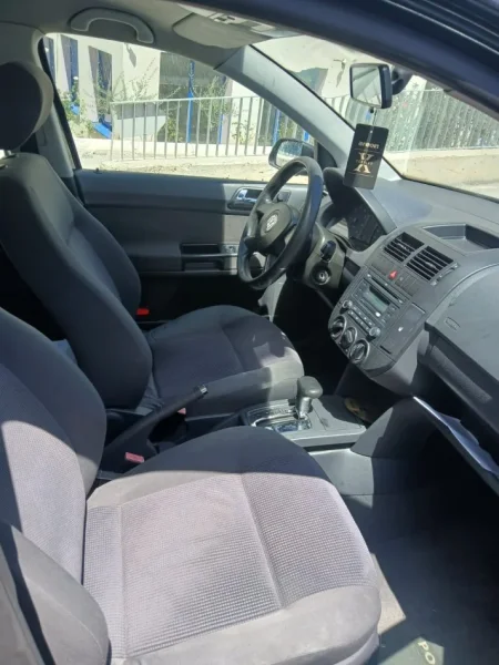 Tirane, shitet makine Volkswagen Benzin, e zeze automatik Kondicioner 2.400 km 4.800 €