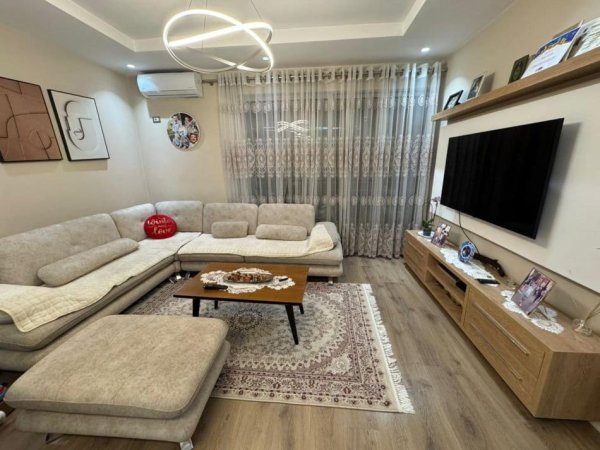 Tirane, jepet me qera apartament 2+1+Ballkon Kati 7, 94 m² 800 € (don bosko)