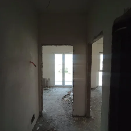 Tirane, shitet apartament 1+1+Ballkon Kati 3, 