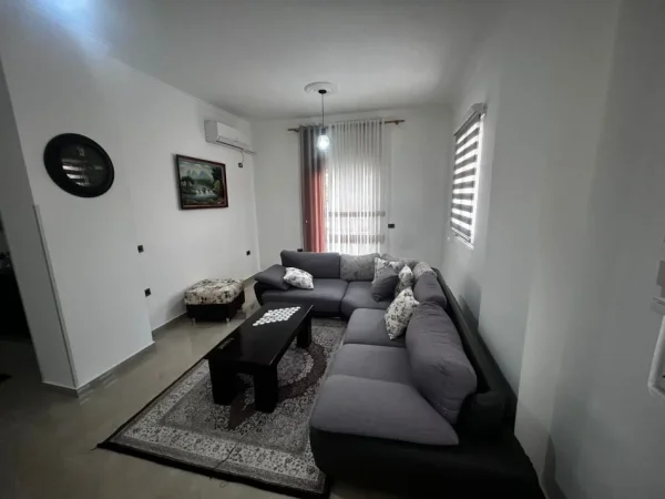 Tirane, jepet me qera apartament 1+1 Kati 1, 100 m² 550 € 
