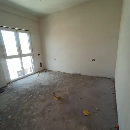 Tirane, shitet apartament 1+1+Ballkon Kati 3, 