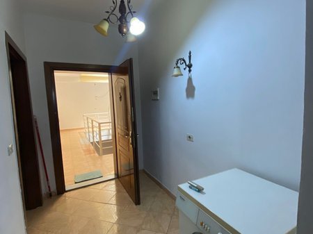 Tirane, jepet me qera apartament 1+1 , 70 m² 450 € 