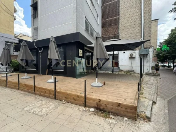 Tirane, jepet me qera ambjent biznesi Kati 0, 80 m² 3.100 € (Muhamed Gjollesha)