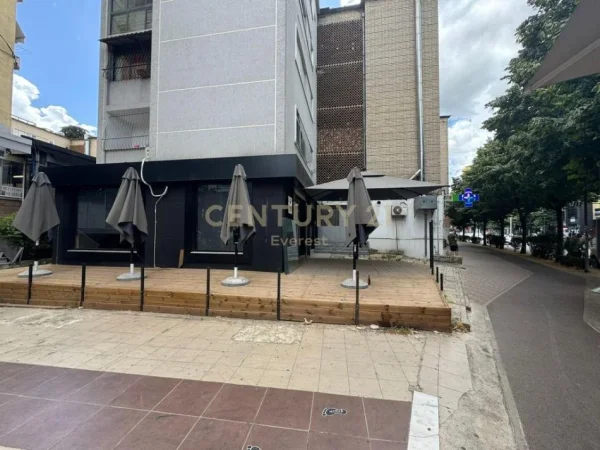 Tirane, jepet me qera ambjent biznesi Kati 0, 80 m² 3.100 € (Muhamed Gjollesha)