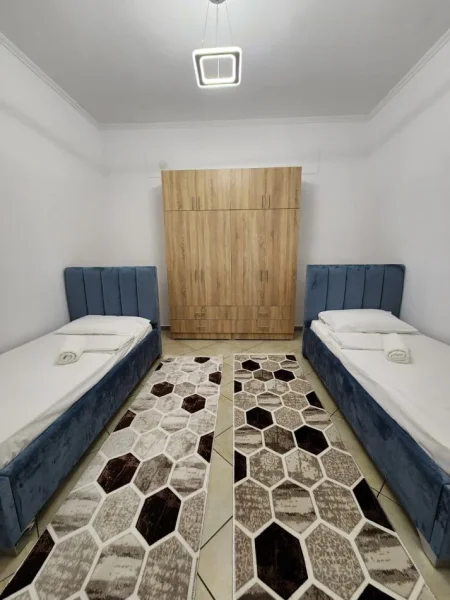📍 Jepet me qira apartament 1+1 – Ali Demi (afër Magalem 21) Kati 1, 60 m² 450 €