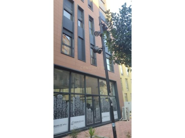 Tirane, jepet me qera ambjent biznesi Kati 0, 203 m² 2.700 € (Aender)