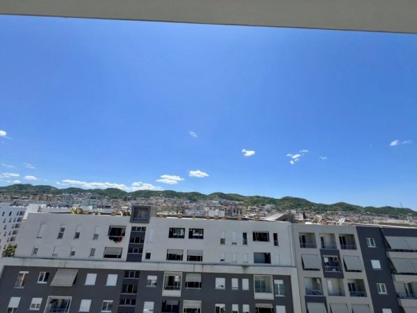 Tirane, jepet me qera apartament 2+1+Ballkon Kati 9, 95 m² 1.000 € (Rruga Andon Lufi)