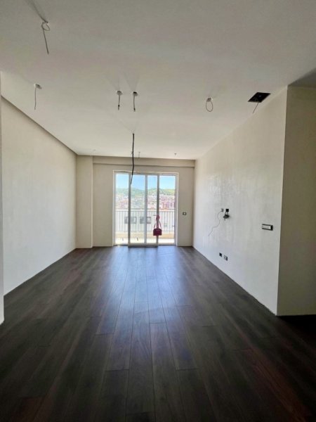 Tirane, jepet me qera apartament 2+1+Ballkon Kati 9, 95 m² 1.000 € (Rruga Andon Lufi)