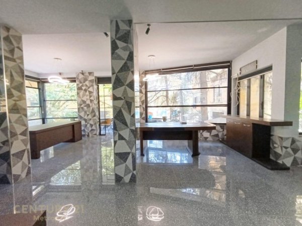 Tirane, jepet me qera ambjent biznesi Kati 1, 85 m² 650 € (Prokuroria)