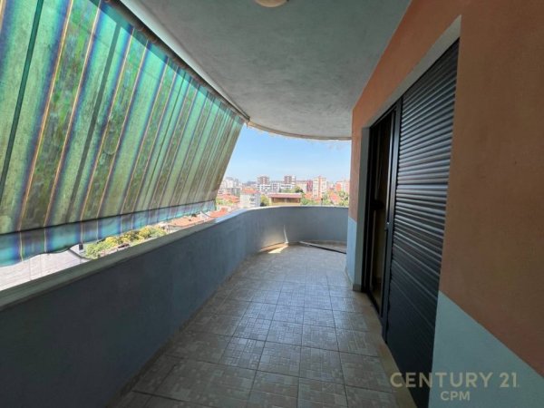 Tirane, jepet me qera ambjent biznesi Kati 5, 121 m² 600 € (Ministria Jashtme)