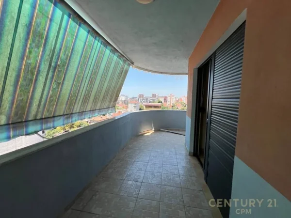 Tirane, jepet me qera ambjent biznesi Kati 5, 121 m² 600 € (Ministria Jashtme)