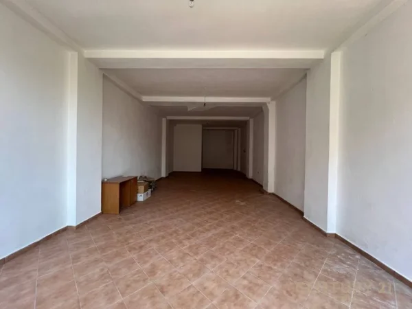 Tirane, jepet me qera ambjent biznesi Kati 0, 80 m² 600 € (Tefta Tashko)
