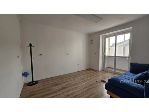 Tirane, jepet me qera ambjent biznesi Kati 2, 66 m² 800 € (Vasil Shanto)