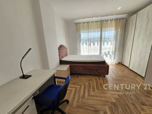 Tirane, jepet me qera apartament 2+1+Ballkon Kati 3, 130 m² 1.000 € (Liqeni Thate)