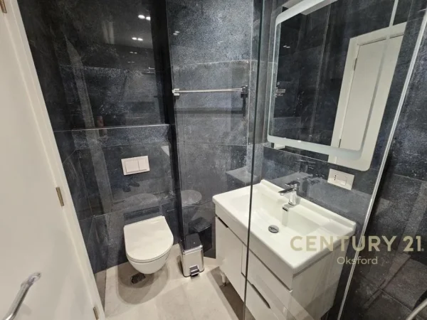 Tirane, jepet me qera apartament 2+1+Ballkon Kati 3, 130 m² 1.000 € (Liqeni Thate)