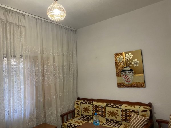 Tirane, jepet me qera garsonier 1+1 Kati 0, 47 m² 300 € (rruga 5 Maji Tirane.)