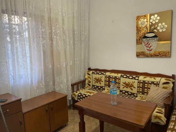 Tirane, jepet me qera garsonier 1+1 Kati 0, 47 m² 300 € (rruga 5 Maji Tirane.)