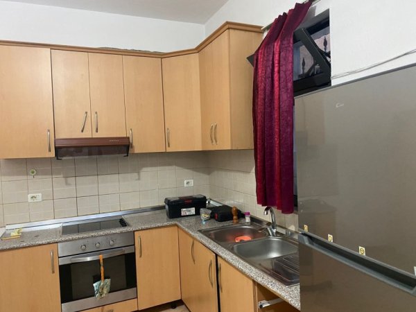 Tirane, jepet me qera garsonier 1+1 Kati 0, 47 m² 300 € (rruga 5 Maji Tirane.)