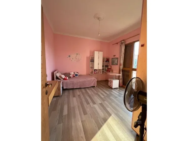Tirane, jepet me qera apartament 3+1+Ballkon , 130 m² 750 € (Sauk)