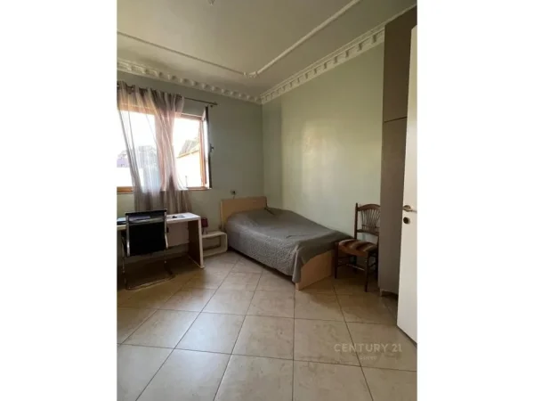 Tirane, jepet me qera apartament 3+1+Ballkon , 130 m² 750 € (Sauk)