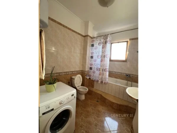 Tirane, jepet me qera apartament 3+1+Ballkon , 130 m² 750 € (Sauk)