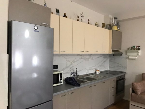 Tirane, jepet me qera apartament 2+1+Ballkon Kati 4, 96 m² 350 € (ne rrugen 3 Deshmoret ne Yzberisht Tirane)