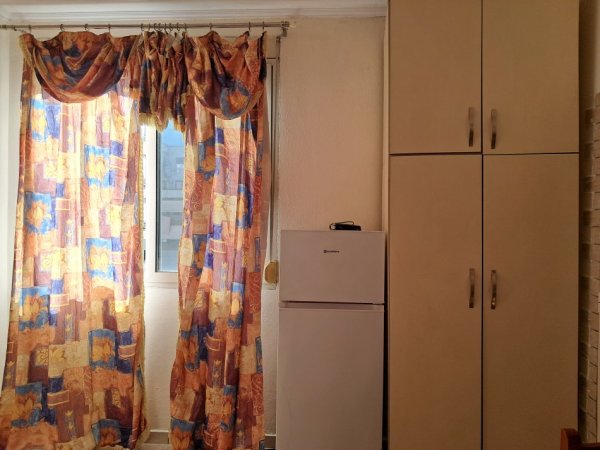 Tirane, jepet me qera apartament 1+1 Kati 4, 40 m² 300 € (Rruga 5 maji)