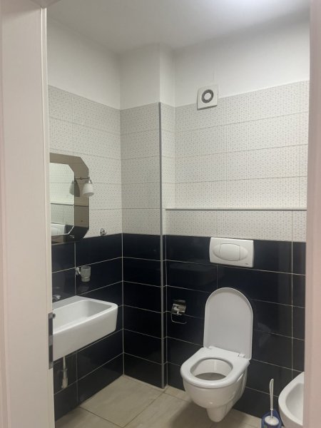 Tirane, jepet me qera apartament 1+1+Ballkon Kati 5, 400 € (Rr. Siri Kodra, pll Kontakt)