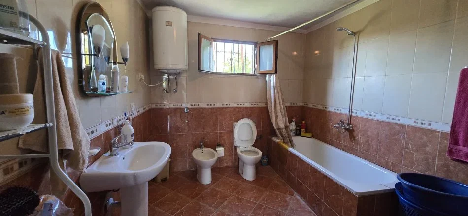 Tirane, shes shtepi 2+1 Kati 1, 200 m² 230.000 € (Fushe Preze)