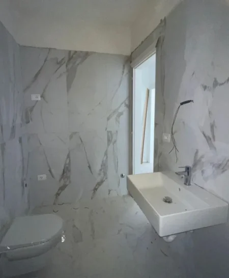 Tirane, shes apartament 2+1+Ballkon Kati 2, 91 m² (Univers City)