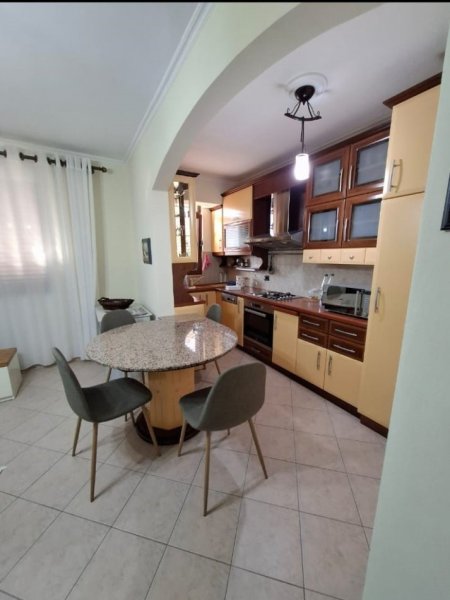 Tirane, jepet me qera apartament 2+1 Kati 2, 75 m² 660 € (Rruga Ali Demi)