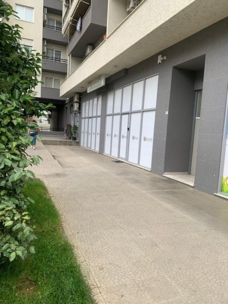 Tirane, jepet me qera ambjent biznesi Kati 0, 110 m² 1.500 € (Komuna e Parisit)