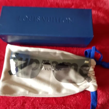 Tirane, shes SHITEN SYZE ORIGJINALE LOUIS VUITTON SUPREME LIMITED EDITION 690 €