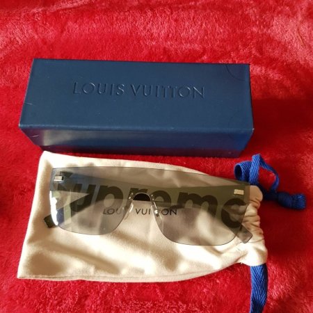 Tirane, shes SHITEN SYZE ORIGJINALE LOUIS VUITTON SUPREME LIMITED EDITION 690 €