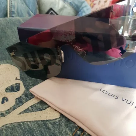 Tirane, shes SHITEN SYZE ORIGJINALE LOUIS VUITTON SUPREME LIMITED EDITION 690 €