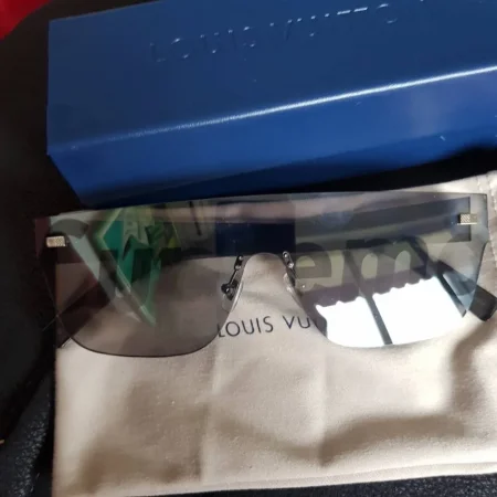 Tirane, shes SHITEN SYZE ORIGJINALE LOUIS VUITTON SUPREME LIMITED EDITION 690 €