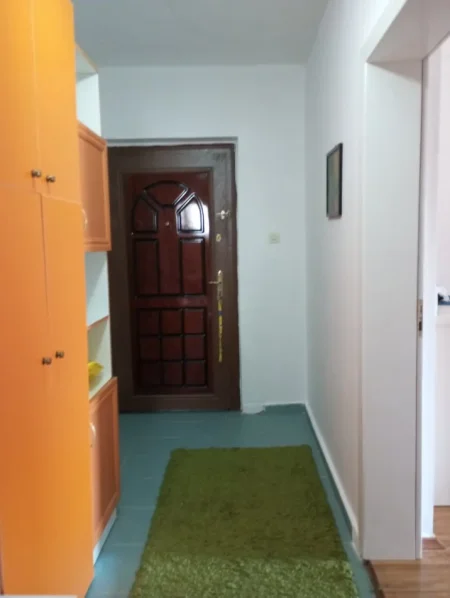 Berat, shitet apartament 1+1+Aneks+Ballkon Kati 5, 65 m² 45.000 milion lek(Antipatja Agron elezi)