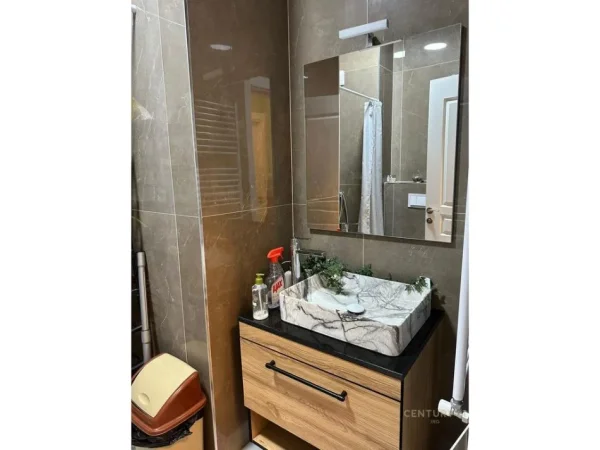 Tirane, jepet me qera apartament 2+1+Ballkon Kati 9, 105 m² 750 € (Rruga Kongresi i Manastirit)