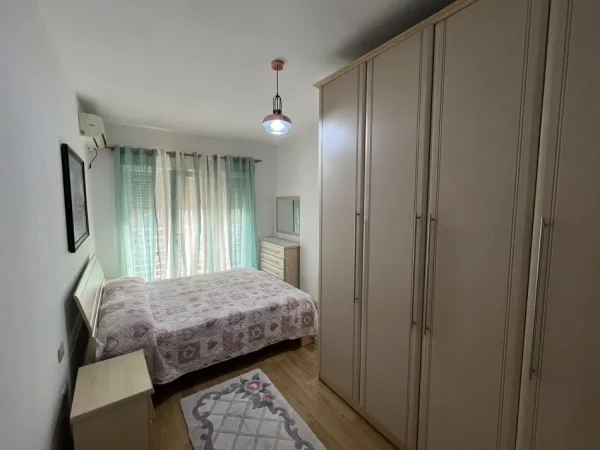 Tirane, jepet me qera apartament 2+1+Ballkon Kati 6, 86 m² 450 € (Unaza e re)