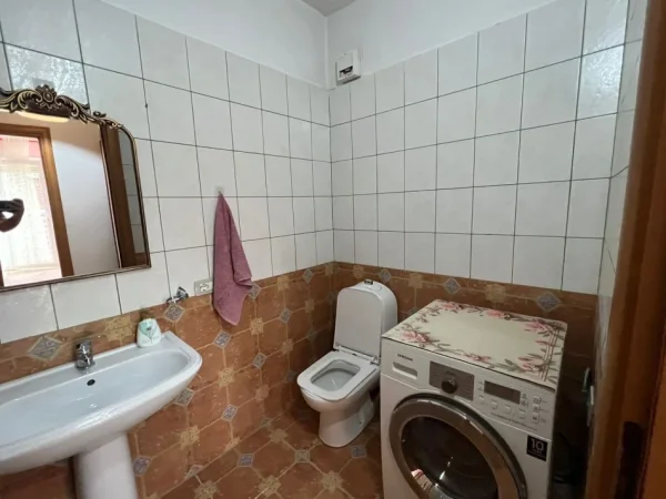 Tirane, jepet me qera apartament 2+1+Ballkon Kati 6, 86 m² 450 € (Unaza e re)