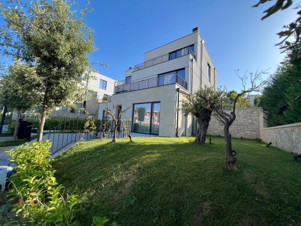 Tirane, jepet me qera Vile 5+1 Kati 1, 400 m² 4.000 € (Forest Residence ,Liqeni i Thate)