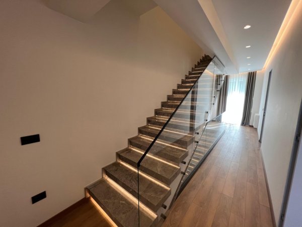 Tirane, jepet me qera Vile 5+1 Kati 1, 400 m² 4.000 € (Forest Residence ,Liqeni i Thate)