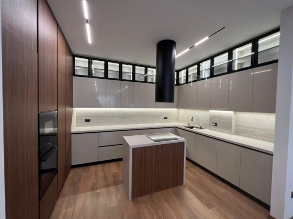 Tirane, jepet me qera Vile 5+1 Kati 1, 400 m² 4.000 € (Forest Residence ,Liqeni i Thate)