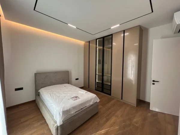 Tirane, jepet me qera Vile 5+1 Kati 1, 400 m² 4.000 € (Forest Residence ,Liqeni i Thate)