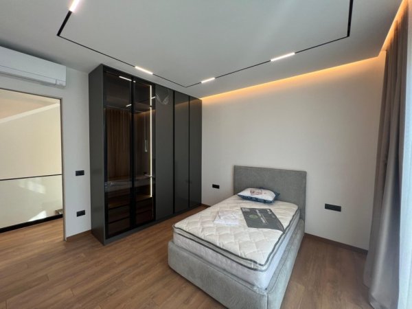 Tirane, jepet me qera Vile 5+1 Kati 1, 400 m² 4.000 € (Forest Residence ,Liqeni i Thate)