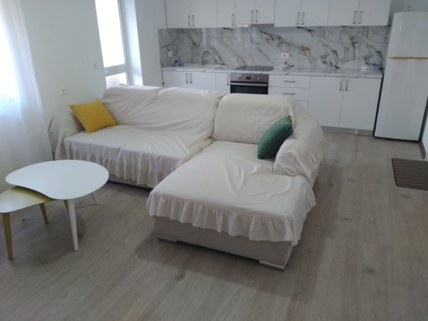 Pogradec, jepet me qera apartament 1+1+Aneks+Ballkon Kati 1, 230 € 