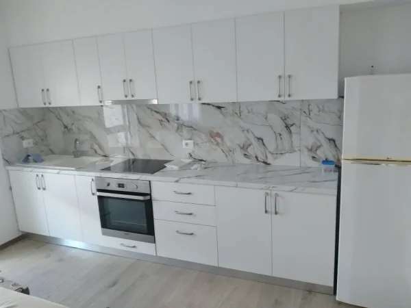 Pogradec, jepet me qera apartament 1+1+Aneks+Ballkon Kati 1, 230 €